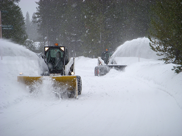 Bobcats snowblow Sunriver lane